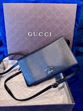 Gucci Black Pebbled Leather Crossbody Wallet Bag